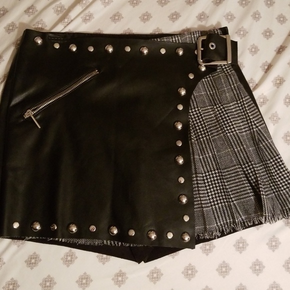 Zara Dresses & Skirts - Zara Skirt.